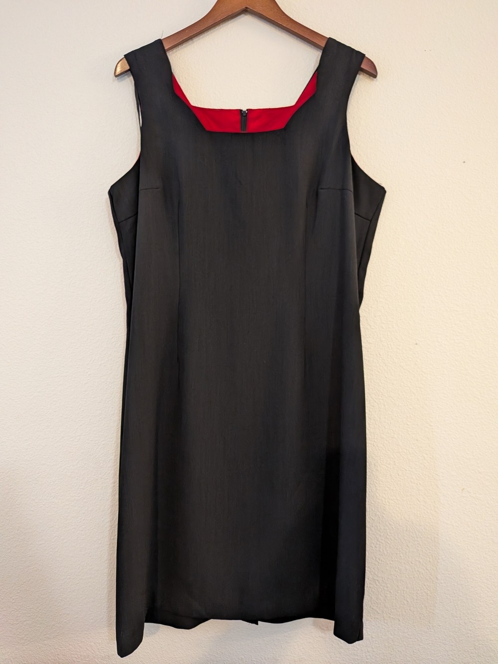Vintage Betsy’s Things Black Red Dress Square Neck Knee Length FITS 10/12